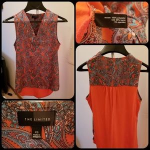 Patterned v-neck top